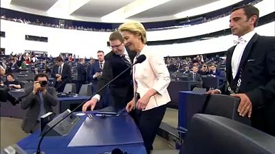 Politische Versprechen: Von der Leyen kämpft um Mehrheit in Straßburg