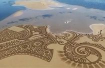 "Sand Art" - Hypnotisierende Bilder am Strand
