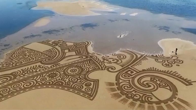 "Sand Art" - Hypnotisierende Bilder am Strand