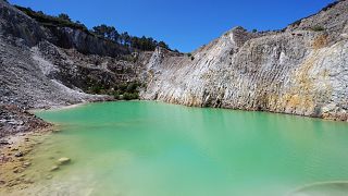 Anche in Spagna gli Instagrammer si fanno le foto con un lago inquinato dalla miniera