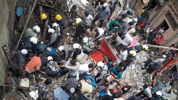 Hindistan'ın Mumbai kentinde bina çöktü Hindistan'ın Mumbai kentinde bina çöktü