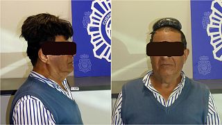 "Se le va a caer el pelo": la policía española halla cocaína debajo de un tupé y tuitea al respecto