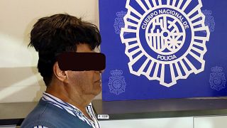 الشرطة الإسبانية تعتقل كولومبياً إتخذ من شعره المستعار خدعة لتهريب الكوكايين
