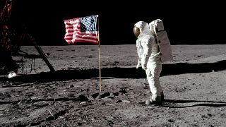 "Buzz" Aldrin, la bandiera a stelle e strisce e la Luna... (20.7.1969).