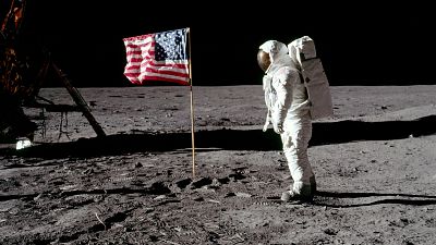 "Buzz" Aldrin, la bandiera a stelle e strisce e la Luna... (20.7.1969). 
