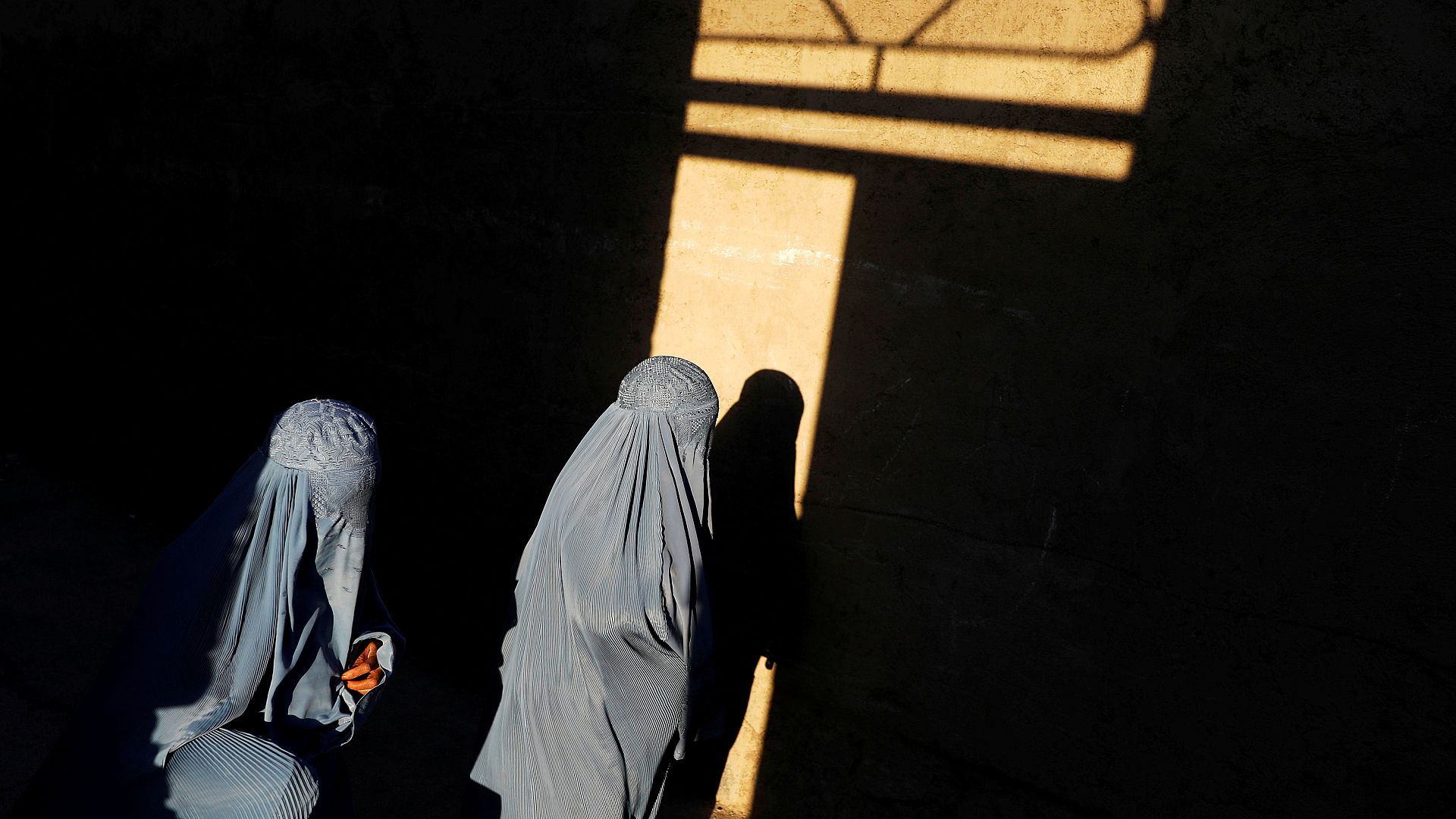 Dutch Burqa Ban Comes Into Effect But Few Public Areas Will Enforce It Euronews 