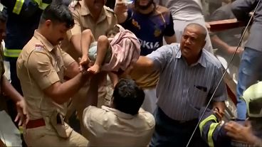 Vierstöckiges Wohnhaus in Mumbai eingestürzt