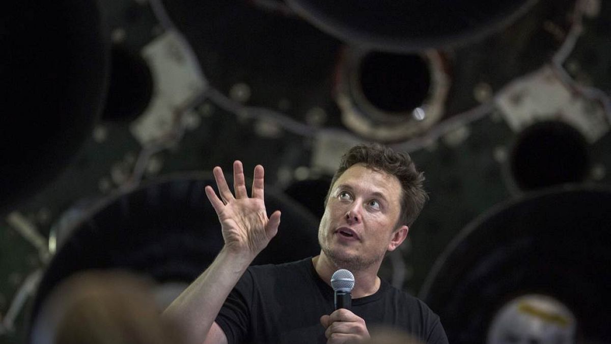Elon Musk insan beynine çip takacak