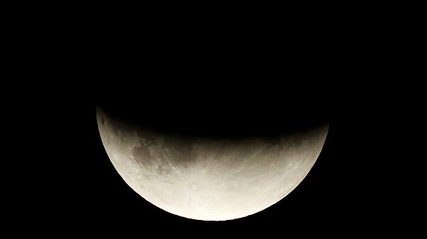Un momento del eclipse en Berlín Un momento del eclipse en Berlín