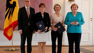 Annegret Kramp-Karrenbauer succède à Ursula von der Leyen au ministère de la Défense