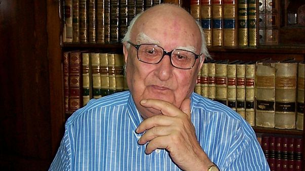 Πέθανε ο συγγραφέας του «επιθεωρητή Μονταλμπάνο», Ανδρέα Καμιλέρι Πέθανε ο συγγραφέας του «επιθεωρητή Μονταλμπάνο», Ανδρέα Καμιλέρι