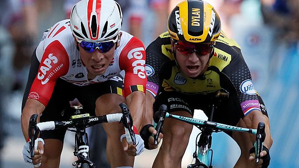 Caleb Ewan vince al fotofinish su Dylan Groenewegen. (Tolosa, 17.7.2019). Caleb Ewan vince al fotofinish su Dylan Groenewegen. (Tolosa, 17.7.2019).