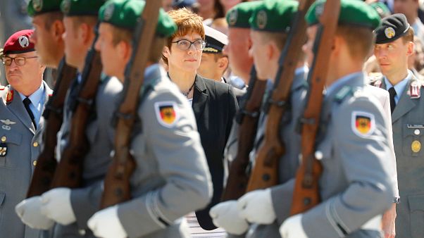 Twitter-Shitstorm gegen Kramp-Karrenbauer: #AKK47 Twitter-Shitstorm gegen Kramp-Karrenbauer: #AKK47