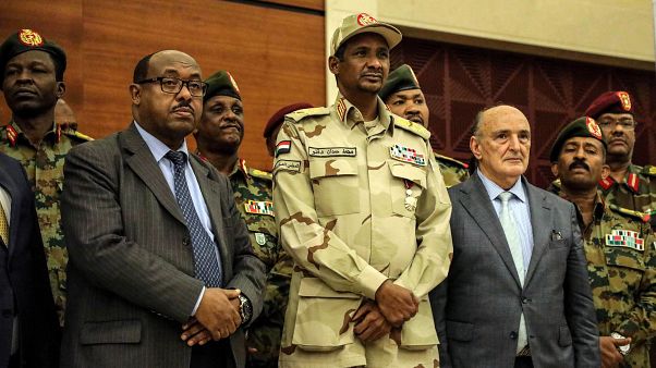 Accord entre civils et militaires au Soudan : un pas vers la démocratie ? Accord entre civils et militaires au Soudan : un pas vers la démocratie ?