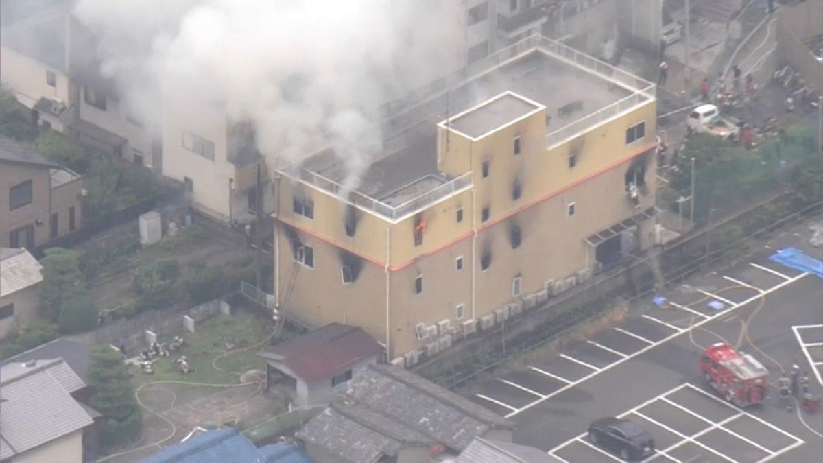 Более 20 человек погибли при пожаре здания студии аниме в Киото - AFP