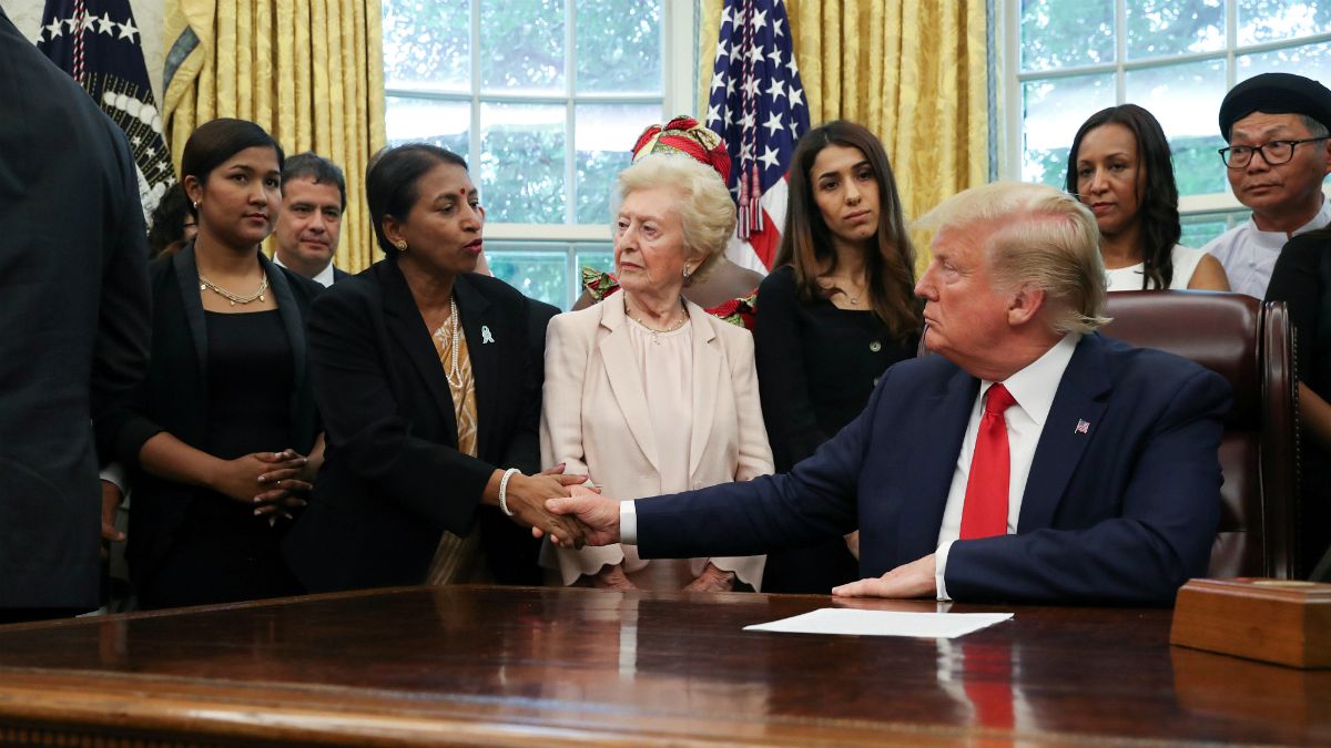دیدار دونالد ترامپ با نادیا مراد، برنده جایزه صلح نوبل و جمعی از قربانیان آزارهای جنسی مذهبی