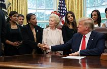 دیدار دونالد ترامپ با نادیا مراد، برنده جایزه صلح نوبل و جمعی از قربانیان آزارهای جنسی مذهبی