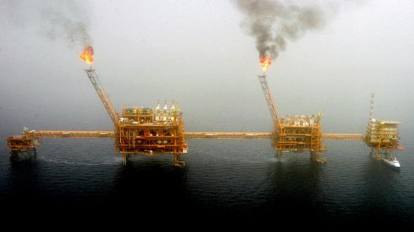 Plataforma petrolífera no Golfo Pérsico, a sul de Teerão Plataforma petrolífera no Golfo Pérsico, a sul de Teerão