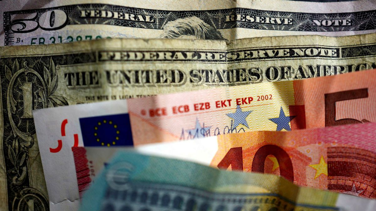 پایان صعودی هفته نزولی بازار ارز؛ رقابت هزارتومانی دلار و یورو