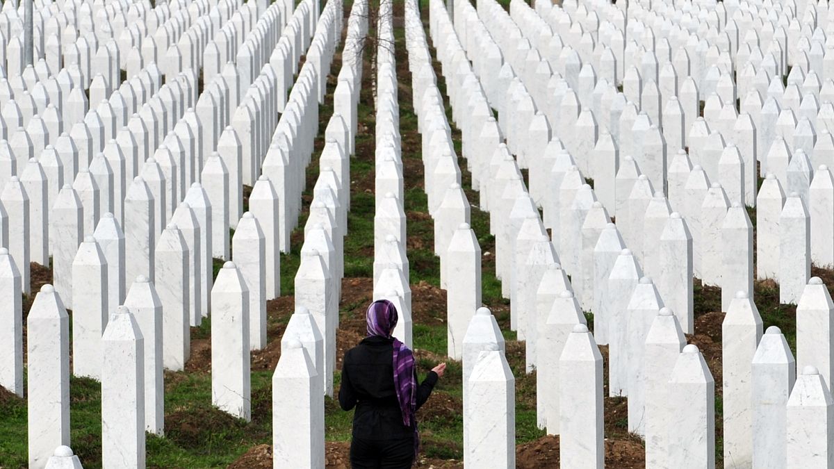 گورستان قربانیان کشتار سربرنیتسا در بوسنی و هرزگوین