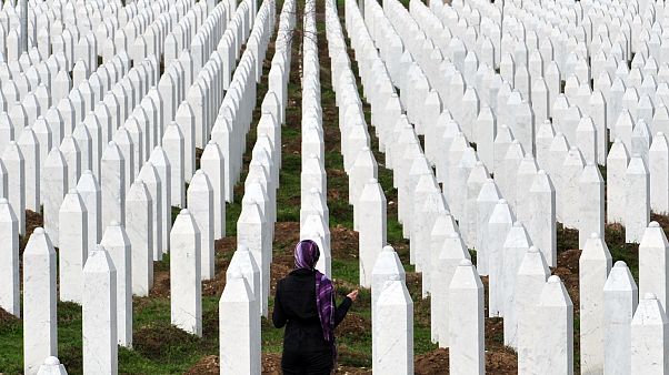 گورستان قربانیان کشتار سربرنیتسا در بوسنی و هرزگوین