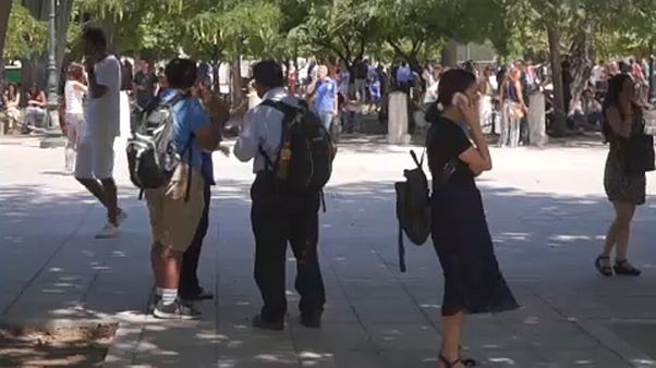 Sismos abalam Atenas e fazem dois feridos Sismos abalam Atenas e fazem dois feridos