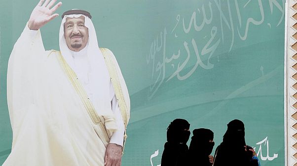 Suudi Arabistan'da Amerikalı kadın, bikinili fotoğrafları nedeniyle kızının velayetini kaybetti Suudi Arabistan'da Amerikalı kadın, bikinili fotoğrafları nedeniyle kızının velayetini kaybetti
