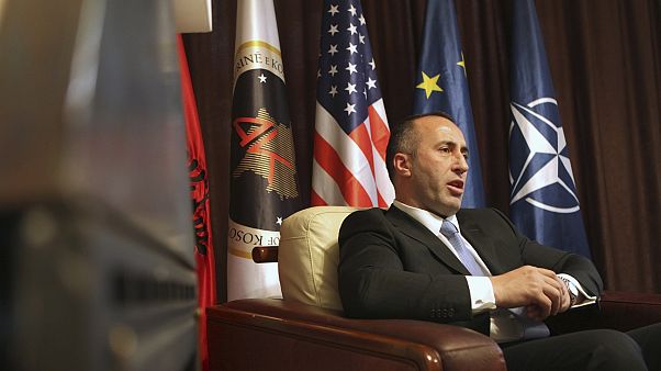 Savaş suçu işlemekle suçlanan Kosova Başbakanı Ramush Haradinaj görevinden istifa etti Savaş suçu işlemekle suçlanan Kosova Başbakanı Ramush Haradinaj görevinden istifa etti
