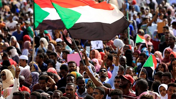 محتجون سودانيون في العاصمة الخرطوم محتجون سودانيون في العاصمة الخرطوم