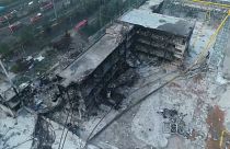 آثار الدمار التي خلفها الانفجار في مصنع التغويز