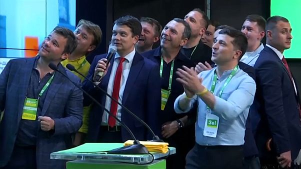 Le parti de Volodymyr Zelensky en tête des élections législatives Le parti de Volodymyr Zelensky en tête des élections législatives