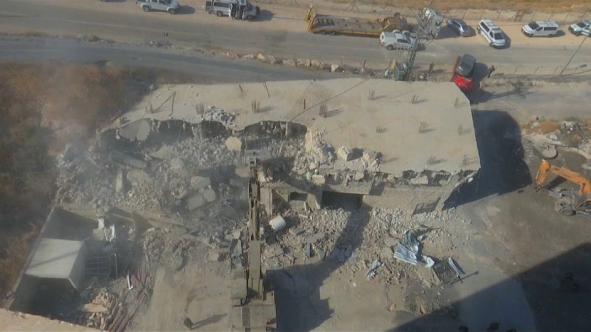 Israel inicia demolição de prédios em área palestiniana
