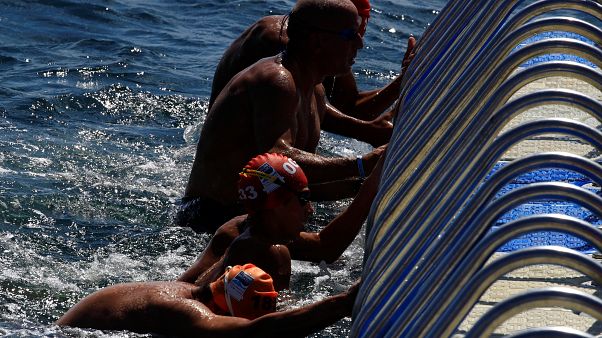 Sul Bosforo la gara di nuoto intercontinentale Sul Bosforo la gara di nuoto intercontinentale