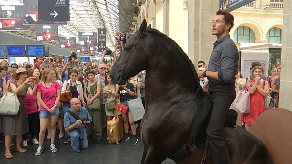 A Paris, la gare de l'Est a accueilli deux curieux voyageurs A Paris, la gare de l'Est a accueilli deux curieux voyageurs
