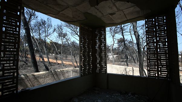 Grecia: ricostruzione è ferma un anno dopo gli incendi Grecia: ricostruzione è ferma un anno dopo gli incendi