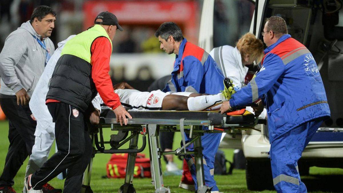 Dinamo Bükres teknik direktörü maç sırasında kalp krizi geçirdi