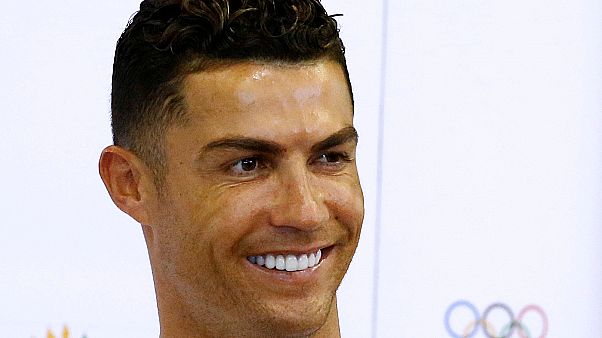 Ronaldo visita escola em Singapura Ronaldo visita escola em Singapura