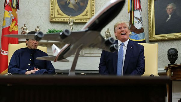 Trump: Afganistan'daki savaşı 1 haftada bitirebiliriz ama 10 milyon kişiyi öldürmek istemiyorum Trump: Afganistan'daki savaşı 1 haftada bitirebiliriz ama 10 milyon kişiyi öldürmek istemiyorum