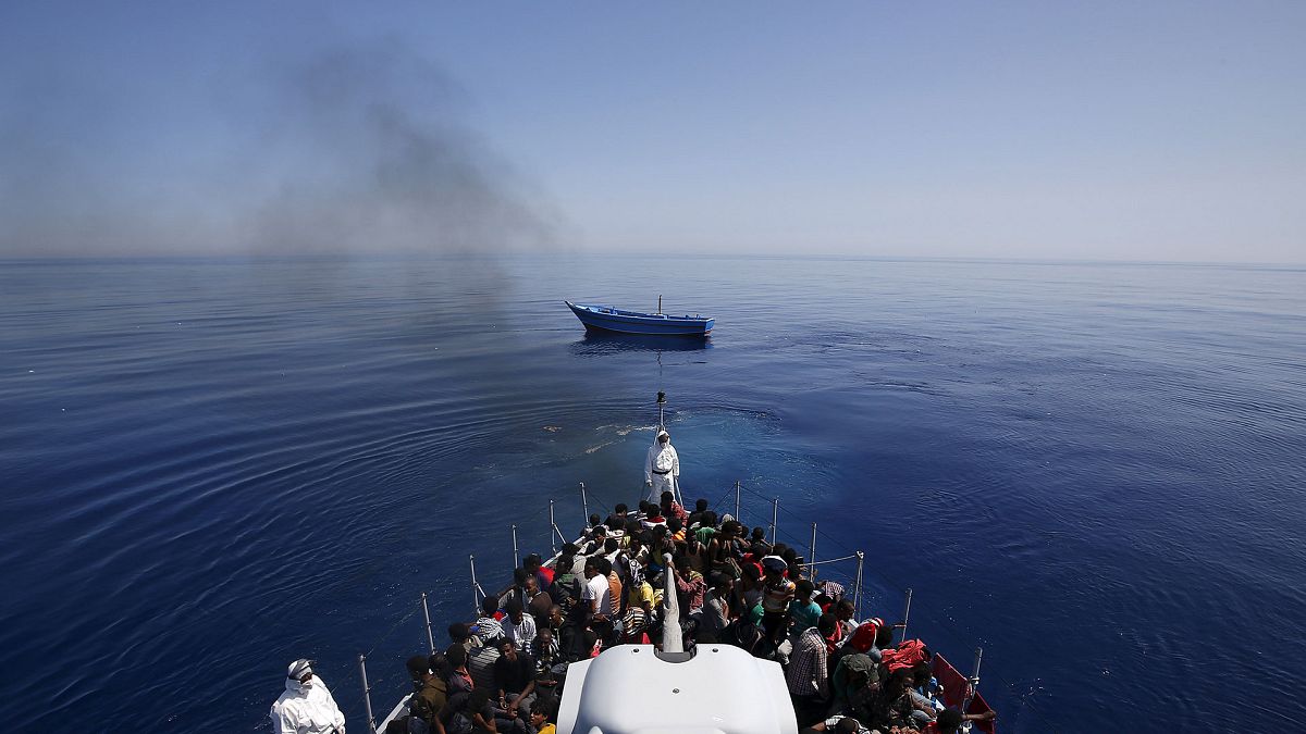 14 AB ülkesi Akdeniz'de kurtarılan göçmenleri paylaşacak