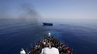 14 AB ülkesi Akdeniz'de kurtarılan göçmenleri paylaşacak