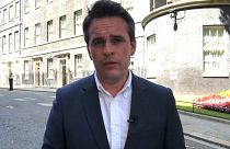 Vincent McAviney, a Euronews à porta do n.° 10 de Downing Street, em Londres
