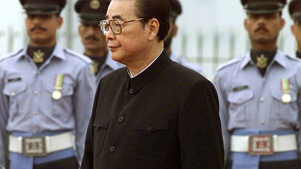 El Presidente del Congreso Nacional Popular de China, Li Peng, inspecciona a una guardia de honor militar en la Casa del Primer Ministro en Islamabad, Pakistán, 1999 El Presidente del Congreso Nacional Popular de China, Li Peng, inspecciona a una guardia de honor militar en la Casa del Primer Ministro en Islamabad, Pakistán, 1999
