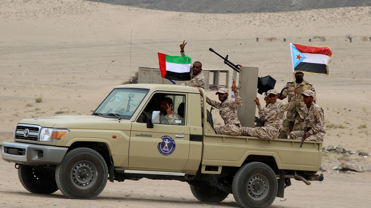 قوات تم تجنيدها من المجلس الانتقالي الجنوبي المدعوم من الإمارات  على متن مركبة في عدن/اليمن