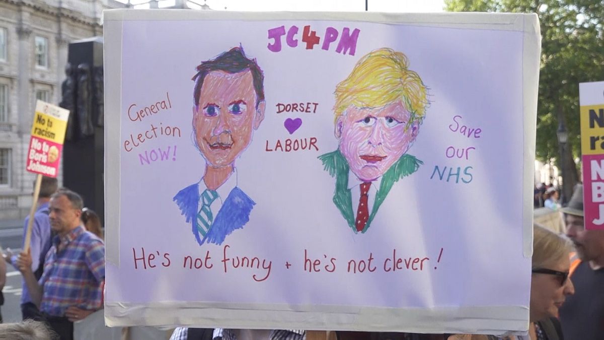 تظاهرات مخالفان بوریس جانسون در مقابل دفتر نخست وزیری بریتانیا