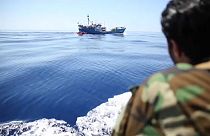 Militari libici sequestrano peschereccio italiano