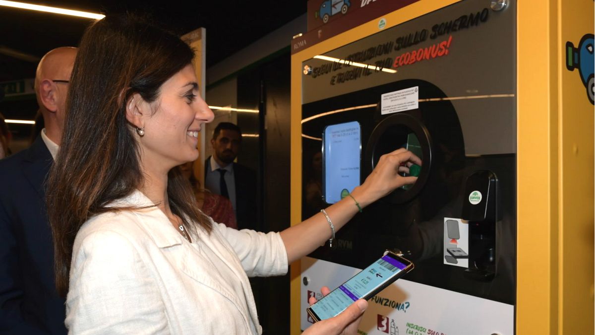 Roma: Plastik su şişesini getirene metro bileti bedava