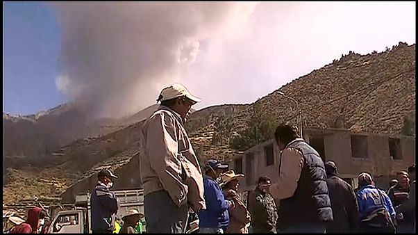 Evacuaciones tras otra erupción del volcán Ubinas en Perú Evacuaciones tras otra erupción del volcán Ubinas en Perú