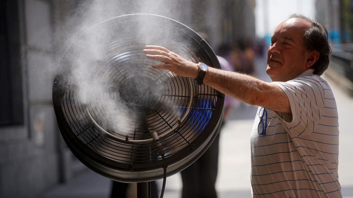 Bir İspanyol'dan Avrupalılara sıcak hava dalgasında yapılması gerekenler listesi