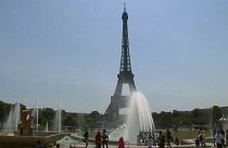 Watch: Tourists cool off in Paris' fountains as France sizzles