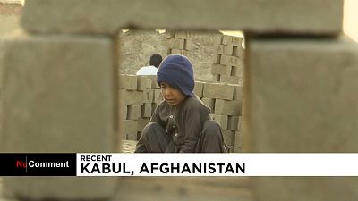 مشاهد قاسية لأطفال أفغانستان الذي يرمون في سوق العمل باكراً جداً